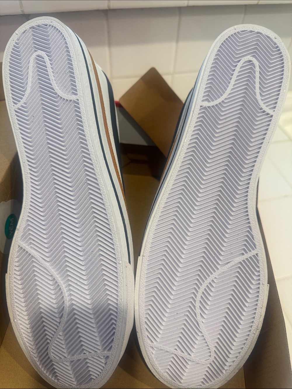 Nike Men’s White Sneakers with Black Swoosh and Brown Trim - Picture 3 of 5
